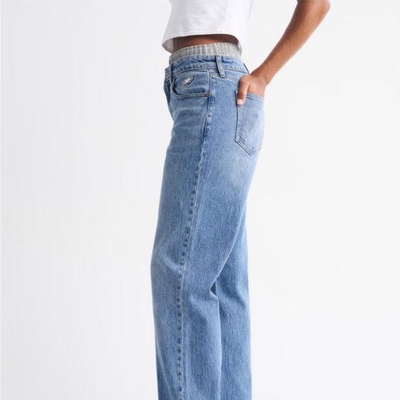 A&F NFL Curve Love High Rise 90s Relaxed Philadelphia Eagles Embroidered Jeans - Picture 6 of 11